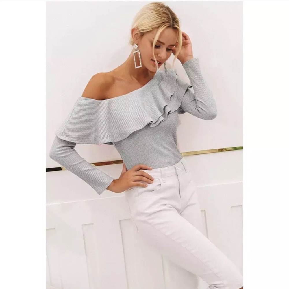Price ⬇️ Grey Off the Shoulder Ruffle Top - Picture 3 of 3